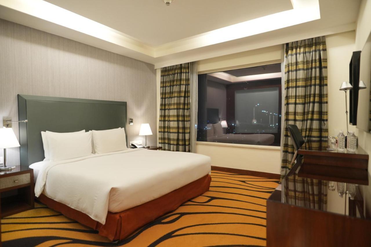 Hotel Doubletree By Hilton Gurgaon New Delhi Ncr Exterior foto