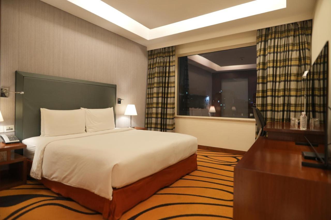 Hotel Doubletree By Hilton Gurgaon New Delhi Ncr Exterior foto