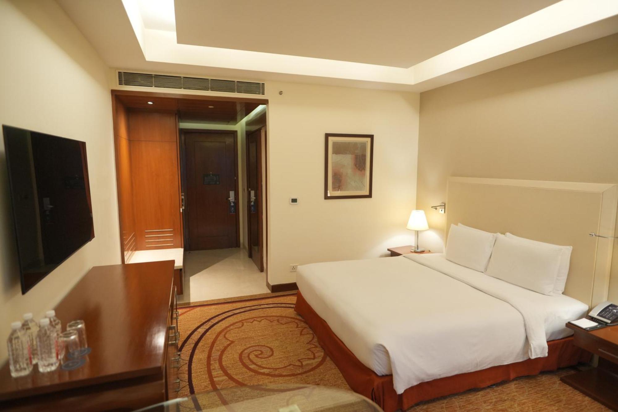 Hotel Doubletree By Hilton Gurgaon New Delhi Ncr Exterior foto