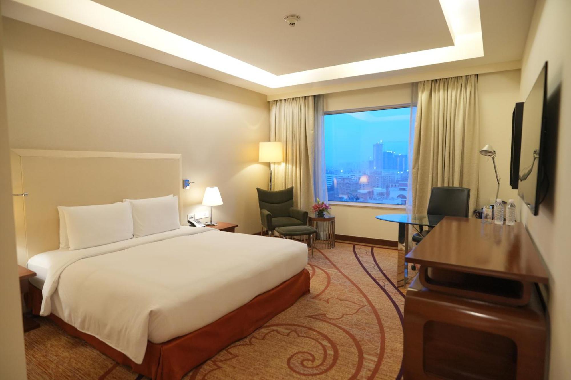 Hotel Doubletree By Hilton Gurgaon New Delhi Ncr Exterior foto
