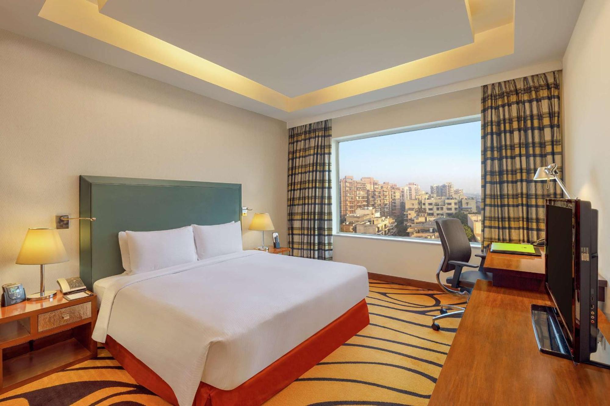 Hotel Doubletree By Hilton Gurgaon New Delhi Ncr Exterior foto